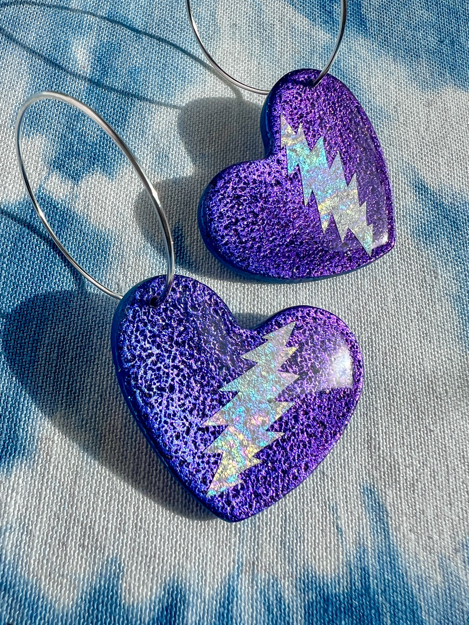 Grateful Heart Bolt Hoop