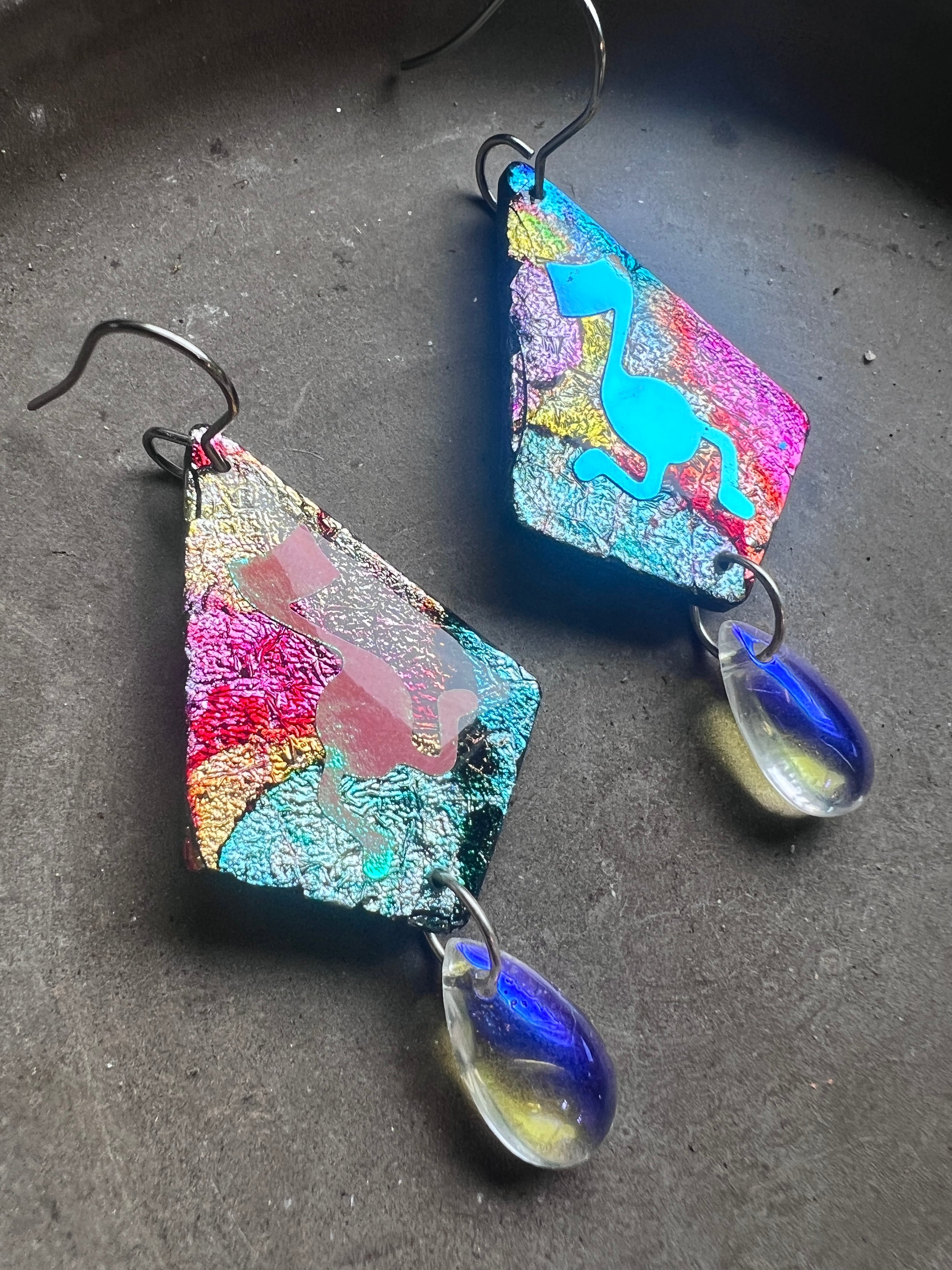 Running Note Crackle Foil Medium Drop Earrings